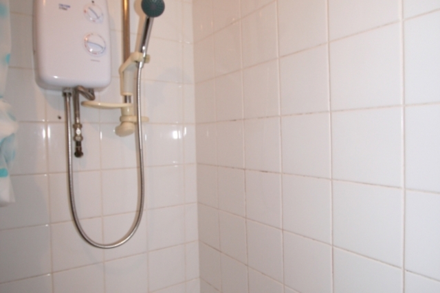  Image of 3 bedroom Terraced house to rent in Lyefield Walk Rochdale OL16 at Rochdale OL16 5SR Rochdale, OL16 5SR