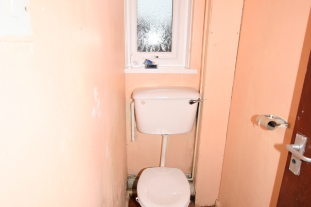  Image of 3 bedroom Terraced house to rent in Lyefield Walk Rochdale OL16 at Rochdale OL16 5SR Rochdale, OL16 5SR