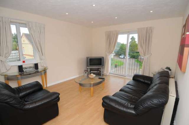  Image of 2 bedroom Apartment to rent in Lyon Close Maidenbower Crawley RH10 at Lyon Close Maidenbower Crawley, RH10 7ND