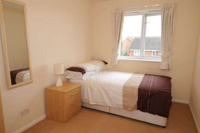  Image of 2 bedroom Apartment to rent in Lyon Close Maidenbower Crawley RH10 at Lyon Close Maidenbower Crawley, RH10 7ND