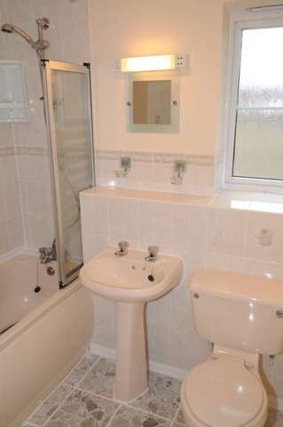 Image of 2 bedroom Apartment to rent in Lyon Close Maidenbower Crawley RH10 at Lyon Close Maidenbower Crawley, RH10 7ND