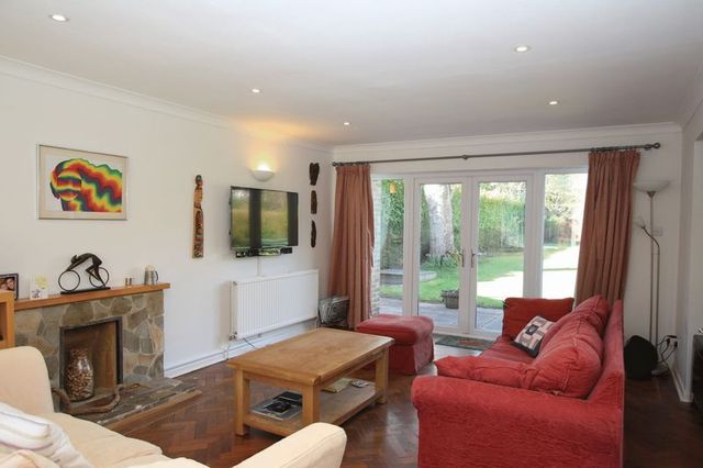  Image of 4 bedroom Detached house for sale in Lower Cookham Road Maidenhead SL6 at Lower Cookham Road  Maidenhead, SL6 8JY