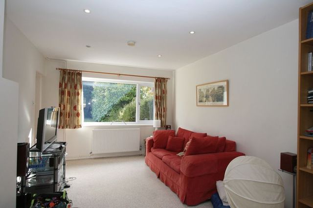  Image of 4 bedroom Detached house for sale in Lower Cookham Road Maidenhead SL6 at Lower Cookham Road  Maidenhead, SL6 8JY