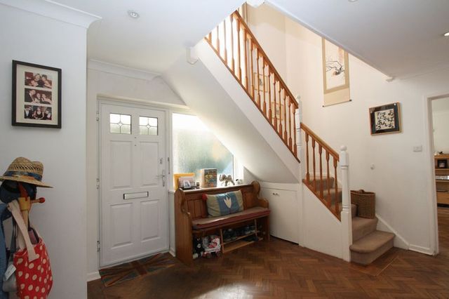 Image of 4 bedroom Detached house for sale in Lower Cookham Road Maidenhead SL6 at Lower Cookham Road  Maidenhead, SL6 8JY