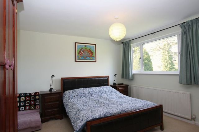  Image of 4 bedroom Detached house for sale in Lower Cookham Road Maidenhead SL6 at Lower Cookham Road  Maidenhead, SL6 8JY