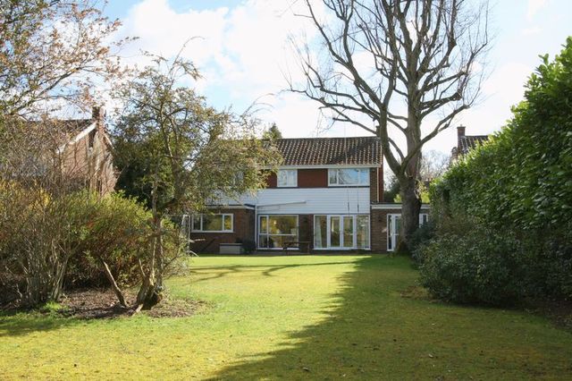  Image of 4 bedroom Detached house for sale in Lower Cookham Road Maidenhead SL6 at Lower Cookham Road  Maidenhead, SL6 8JY