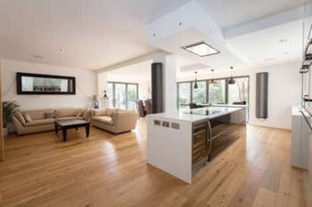  Image of 5 bedroom Detached house to rent in Mariners Drive Stoke Bishop Bristol BS9 at Mariners Drive Sneyd Park Bristol, BS9 1QQ