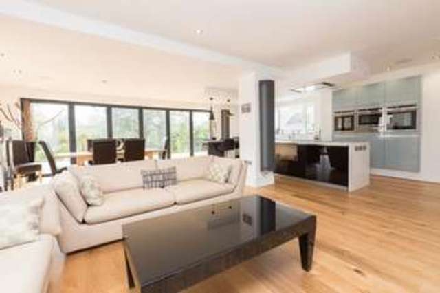  Image of 5 bedroom Detached house to rent in Mariners Drive Stoke Bishop Bristol BS9 at Mariners Drive Sneyd Park Bristol, BS9 1QQ