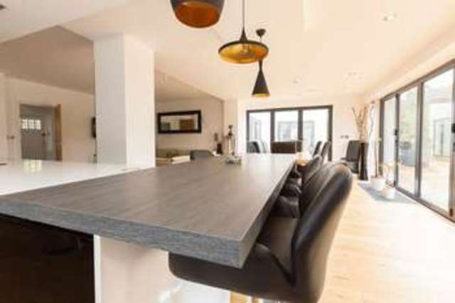  Image of 5 bedroom Detached house to rent in Mariners Drive Stoke Bishop Bristol BS9 at Mariners Drive Sneyd Park Bristol, BS9 1QQ