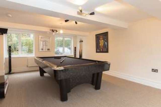  Image of 5 bedroom Detached house to rent in Mariners Drive Stoke Bishop Bristol BS9 at Mariners Drive Sneyd Park Bristol, BS9 1QQ