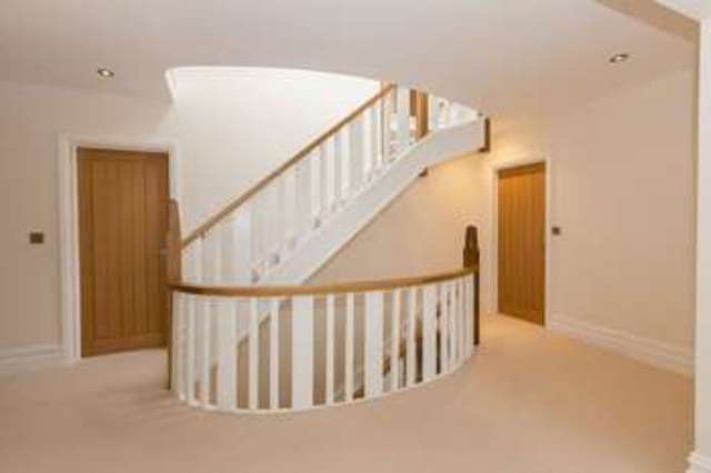  Image of 5 bedroom Detached house to rent in Mariners Drive Stoke Bishop Bristol BS9 at Mariners Drive Sneyd Park Bristol, BS9 1QQ