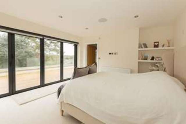 Image of 5 bedroom Detached house to rent in Mariners Drive Stoke Bishop Bristol BS9 at Mariners Drive Sneyd Park Bristol, BS9 1QQ