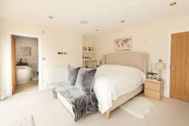  Image of 5 bedroom Detached house to rent in Mariners Drive Stoke Bishop Bristol BS9 at Mariners Drive Sneyd Park Bristol, BS9 1QQ