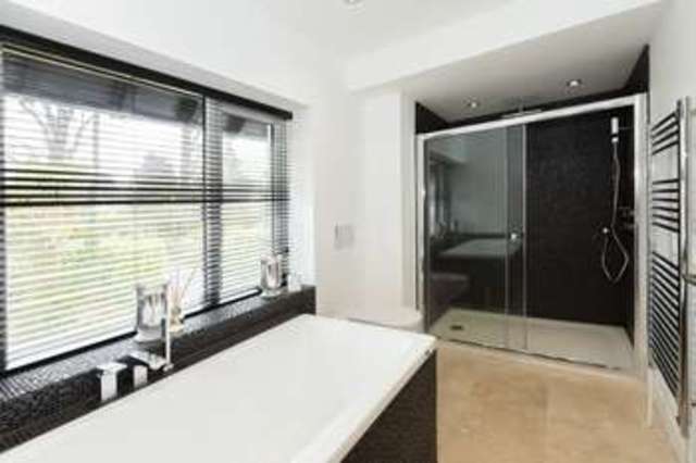  Image of 5 bedroom Detached house to rent in Mariners Drive Stoke Bishop Bristol BS9 at Mariners Drive Sneyd Park Bristol, BS9 1QQ