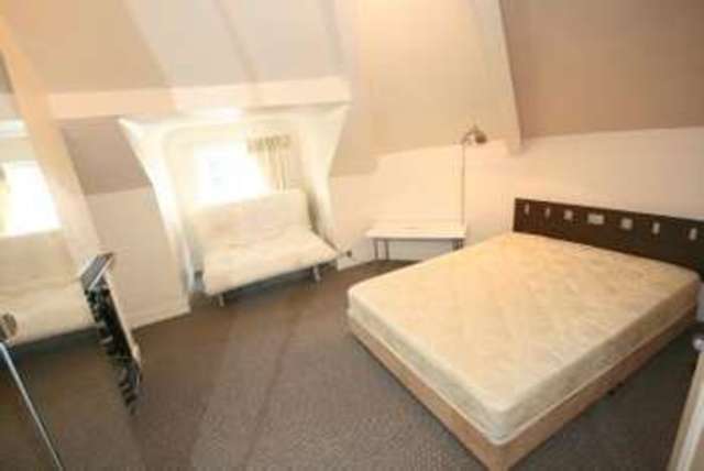 Image of 3 bedroom Apartment to rent in Market Street Altrincham WA14 at ALTRINCHAM, WA14 1QS