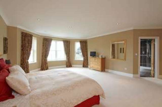  Image of 7 bedroom Detached house for sale in Marley Heights Haslemere GU27 at Marley Heights  Haslemere, GU27 3LU