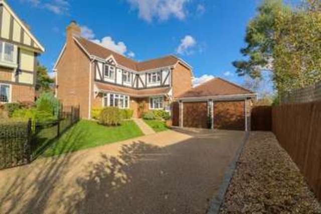  Image of 5 bedroom Property for sale in Millholm Rise Simpson Milton Keynes MK6 at Millholm Rise Simpson Milton Keynes, MK6 3BF