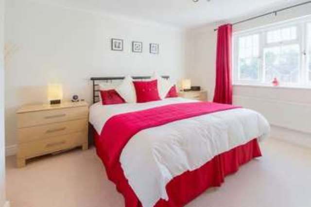 Image of 5 bedroom Property for sale in Millholm Rise Simpson Milton Keynes MK6 at Millholm Rise Simpson Milton Keynes, MK6 3BF