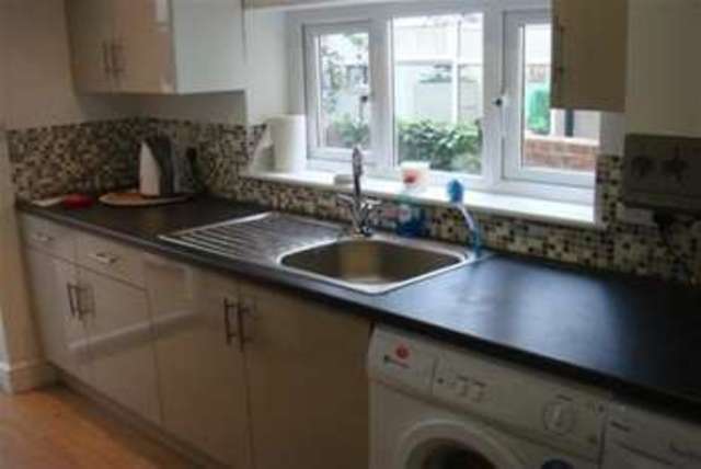  Image of 5 bedroom Detached house to rent in Milton Road Southampton SO15 at Southampton, SO15 2HW