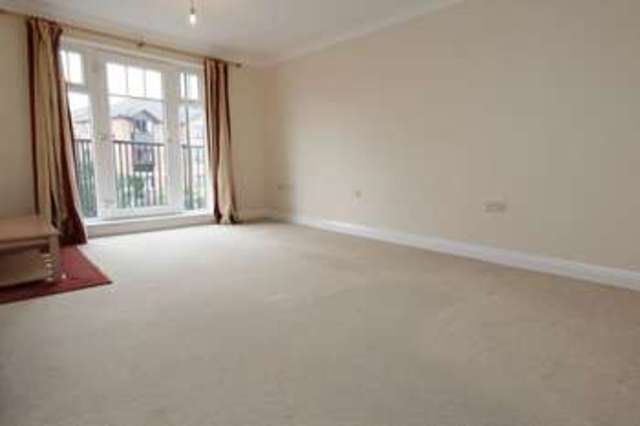  Image of 2 bedroom Flat to rent in Regents Park Road Southampton SO15 at Regents Park Road  Southampton, SO15 8NA