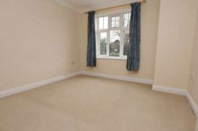  Image of 2 bedroom Flat to rent in Regents Park Road Southampton SO15 at Regents Park Road  Southampton, SO15 8NA