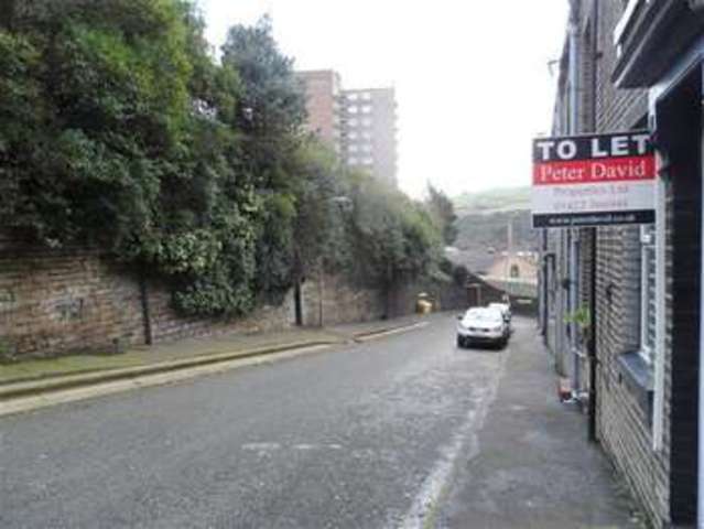 Image of 2 bedroom Terraced house to rent in Mount Street Sowerby Bridge HX6 at Sowerby Bridge, HX6 2QX