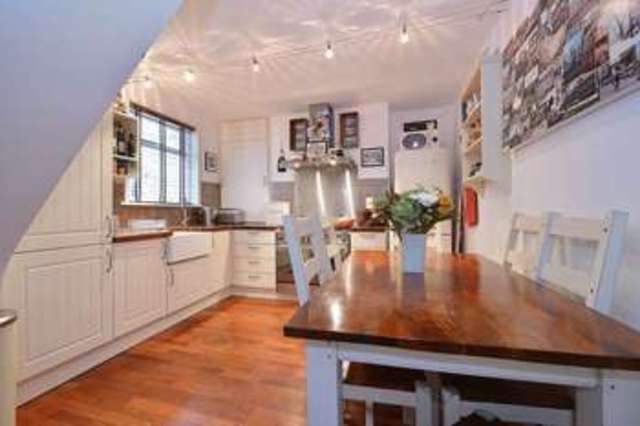  Image of 3 bedroom Terraced house to rent in Valentine Road London E9 at Valentine Road  London, E9 7AD