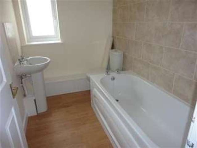  Image of 2 bedroom Apartment to rent in Newport Road Caldicot NP26 at Caldicot, NP26 4HX