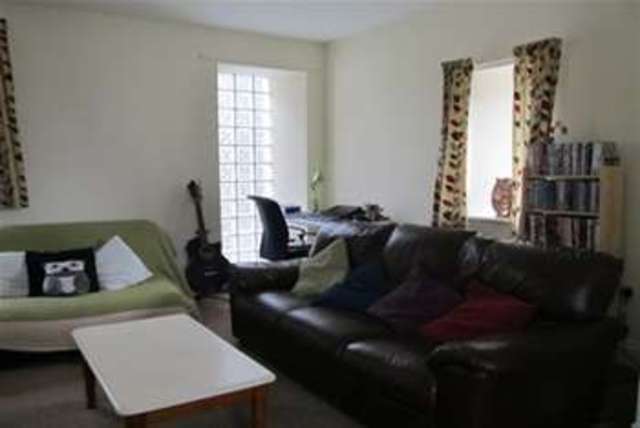  Image of 1 bedroom Flat to rent in The Avenue Newton Abbot TQ12 at Newton Abbot, TQ12 2BZ