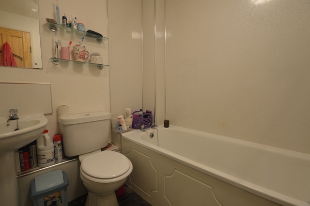  Image of 2 bedroom Flat to rent in North Fort Street Edinburgh EH6 at Leith Edinburgh Edinburgh, EH6 4HW