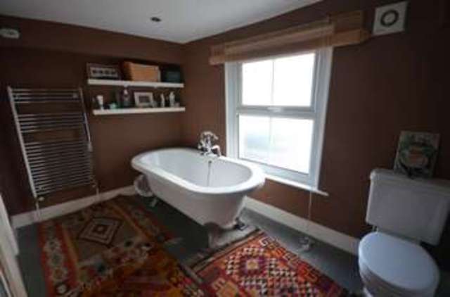 Image of 2 bedroom End of Terrace to rent in Nunhead Grove London SE15 at Nunhead Grove  Peckham, SE15 3LS