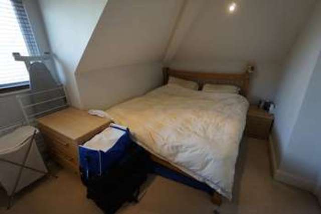  Image of 1 bedroom Flat for sale in Nutfield Road Redhill RH1 at Nutfield Road  Redhill, RH1 4ED