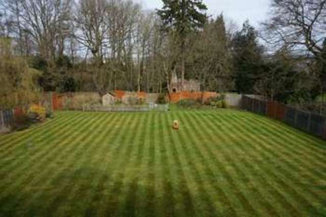  Image of 1 bedroom Flat for sale in Nutfield Road Redhill RH1 at Nutfield Road  Redhill, RH1 4ED