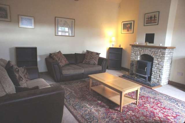  Image of 2 bedroom Semi-Detached house to rent in Barton Hartshorn Buckingham MK18 at 6 Manor Farm 6 Manor Farm Barton Hartshorn, MK18 4JX