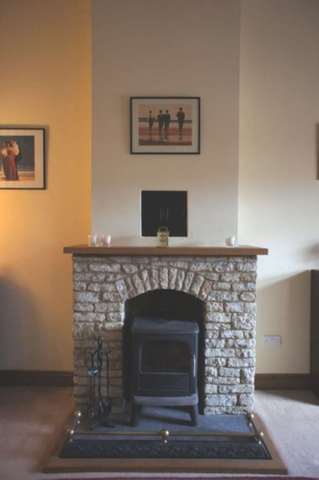  Image of 2 bedroom Semi-Detached house to rent in Barton Hartshorn Buckingham MK18 at 6 Manor Farm 6 Manor Farm Barton Hartshorn, MK18 4JX