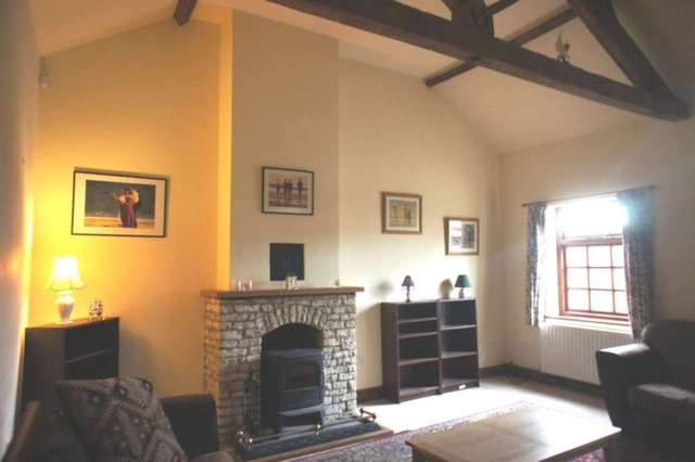  Image of 2 bedroom Semi-Detached house to rent in Barton Hartshorn Buckingham MK18 at 6 Manor Farm 6 Manor Farm Barton Hartshorn, MK18 4JX