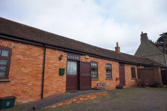  Image of 2 bedroom Semi-Detached house to rent in Barton Hartshorn Buckingham MK18 at 6 Manor Farm 6 Manor Farm Barton Hartshorn, MK18 4JX