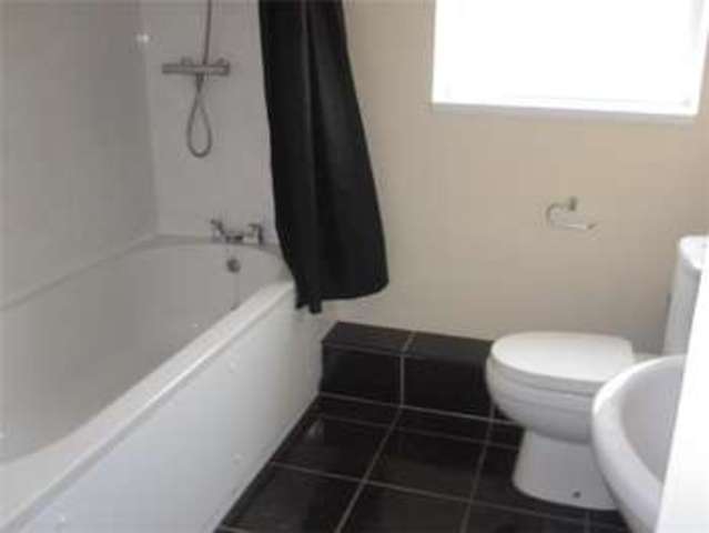  Image of 2 bedroom Flat to rent in Oldbury Road Rowley Regis B65 at Oldbury Road  Rowley Regis, B65 0PS