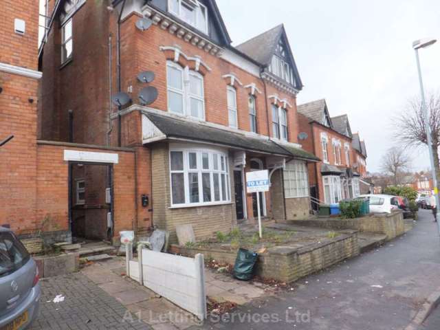  Image of 1 bedroom Flat to rent in Oxford Road Acocks Green Birmingham B27 at Oxford Road Acocks Green Birmingham, B27 6DS