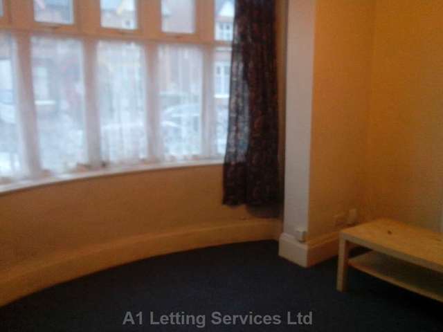  Image of 1 bedroom Flat to rent in Oxford Road Acocks Green Birmingham B27 at Oxford Road Acocks Green Birmingham, B27 6DS
