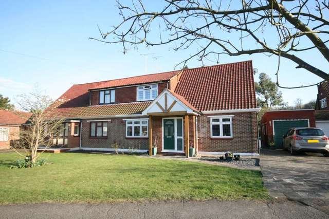  Image of 5 bedroom Semi-Detached house for sale in Pear Trees Ingrave Brentwood CM13 at Peartrees  Brentwood, CM13 3RP