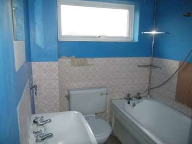  Image of 3 bedroom Detached house for sale in Pemberton Close Aylesbury HP21 at Pemberton Close  Aylesbury, HP21 7NY