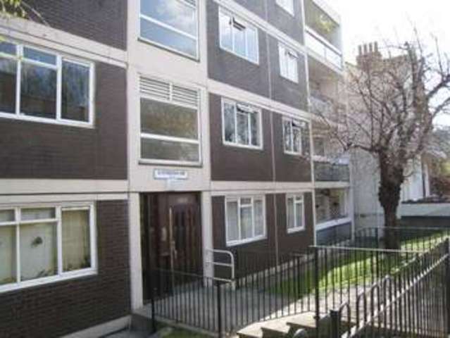  Image of 4 bedroom Flat to rent in Peterborough Road London SW6 at Peterborough Road  Parsons Green, SW6 3BT