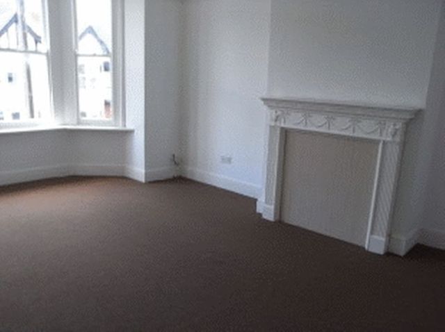  Image of 2 bedroom Flat to rent in Plas Newydd Southend-on-Sea SS1 at Plas Newydd  Southend-On-Sea, SS1 3AG