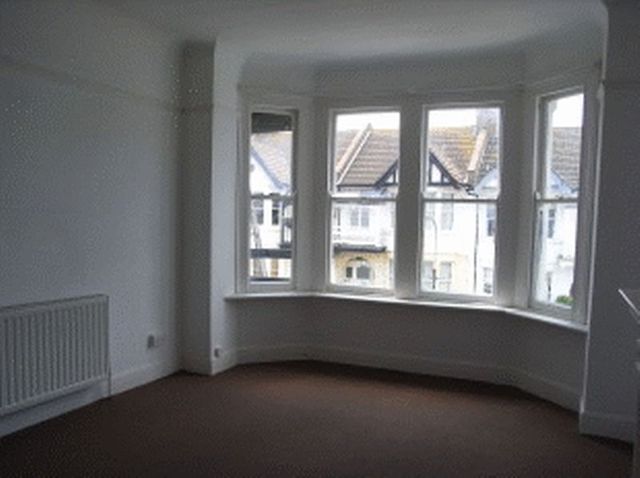  Image of 2 bedroom Flat to rent in Plas Newydd Southend-on-Sea SS1 at Plas Newydd  Southend-On-Sea, SS1 3AG