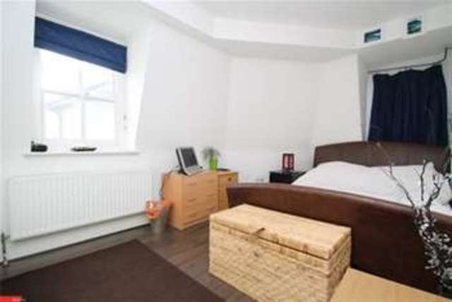  Image of 2 bedroom Flat to rent in Plough Road London SW11 at London, SW11 2AA