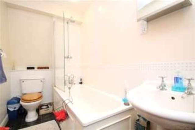  Image of 2 bedroom Flat to rent in Plough Road London SW11 at London, SW11 2AA