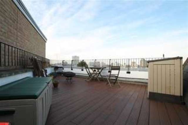  Image of 2 bedroom Flat to rent in Plough Road London SW11 at London, SW11 2AA