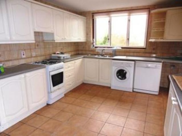 Image of 4 bedroom Detached house to rent in Riddlesdown Road Purley CR8 at Purley, CR8 1DJ