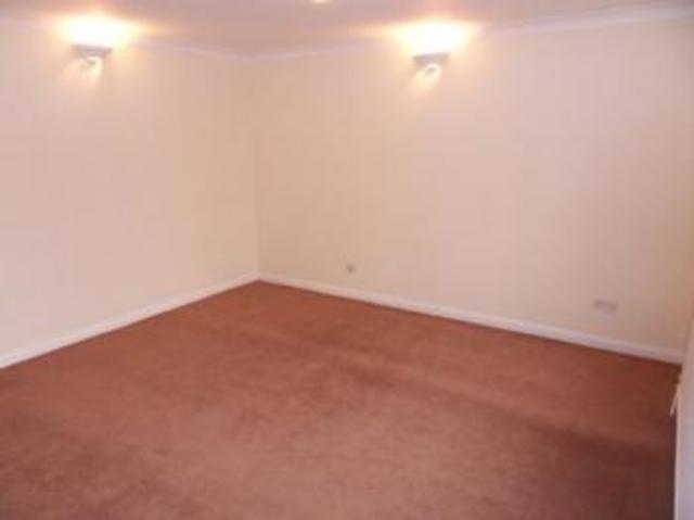  Image of 4 bedroom Detached house to rent in Riddlesdown Road Purley CR8 at Purley, CR8 1DJ